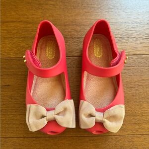 Brand new mini melissa shoes for a girl. Size 8